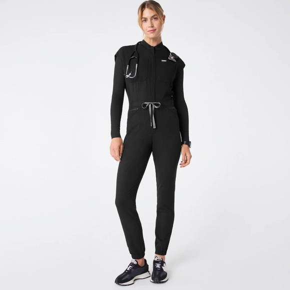 NWT Figs Rafaela Cargo ScrubJumpsuit Black Sz S, Figs Rafaela Cargo Jumpsuit $98 - Picture 9 of 11